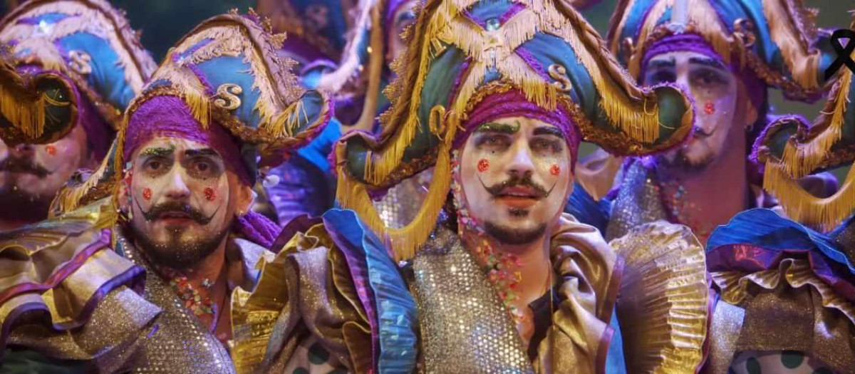 Comparsa de 'Los locos' en el Carnaval de Cádiz