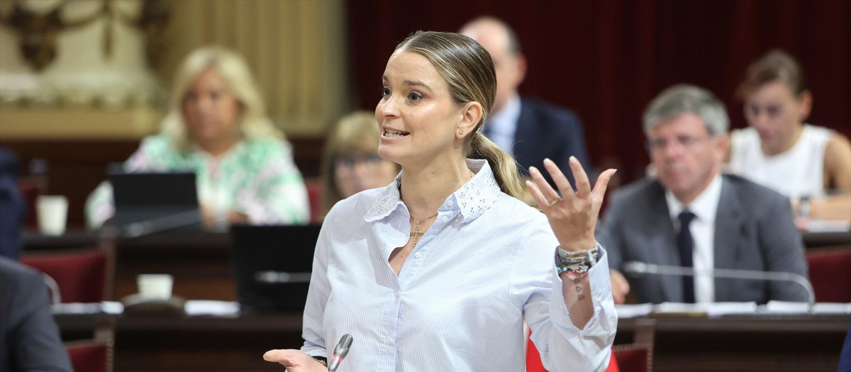 La presidenta del Govern balear, Marga Prohens, interviene durante el primer pleno del curso político en el Parlament balear, en septiembre