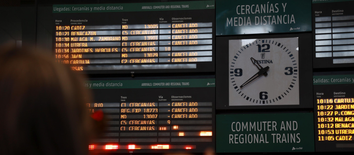 Imagen del vestíbulo de la estación de Santa Justa de Sevilla durante la huelga en los trenes convocada para los días 9, 10 y 11 de febrero