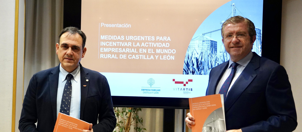 El presidente de Empresa Familiar de Castilla y León (EFCL), Isidoro Alanís, y el presidente de la Asociación de la Industria Alimentaria de Castilla y León (Vitartis), Santiago Miguel, presentan el documento ‘Medidas urgentes para incentivar la actividad empresarial en el mundo rural de Castilla y León’ elaborado conjuntamente por ambas asociaciones y que contiene más de 100 medidas.