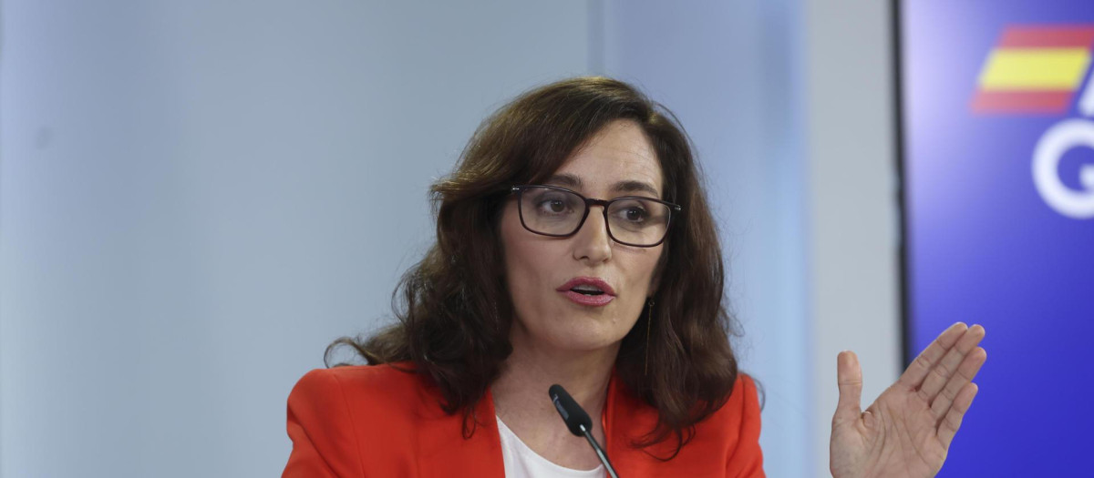 La ministra de Sanidad, Mónica García durante la rueda de prensa posterior a la reunión del Consejo de Ministros