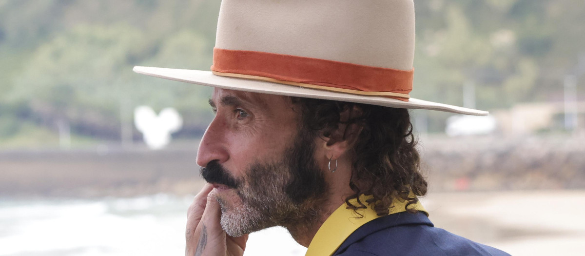 Singer Leiva at photocall for film "Hasta Que Me Quede Sin Voz" during the 73nd San Sebastian Film Festival  in Donostia / San Sebastian, Spain, on Wednesday , 25 September, 2025.