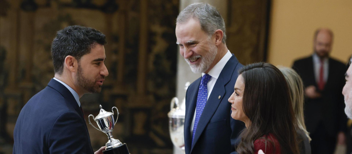 Los Reyes entregan uno de los premios Nacionales del Deporte al atleta Álvaro Martín