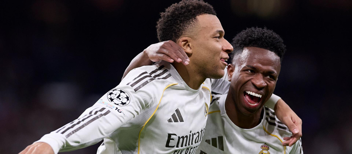 Mbappé y Vinicius durante un partido del Real Madrid