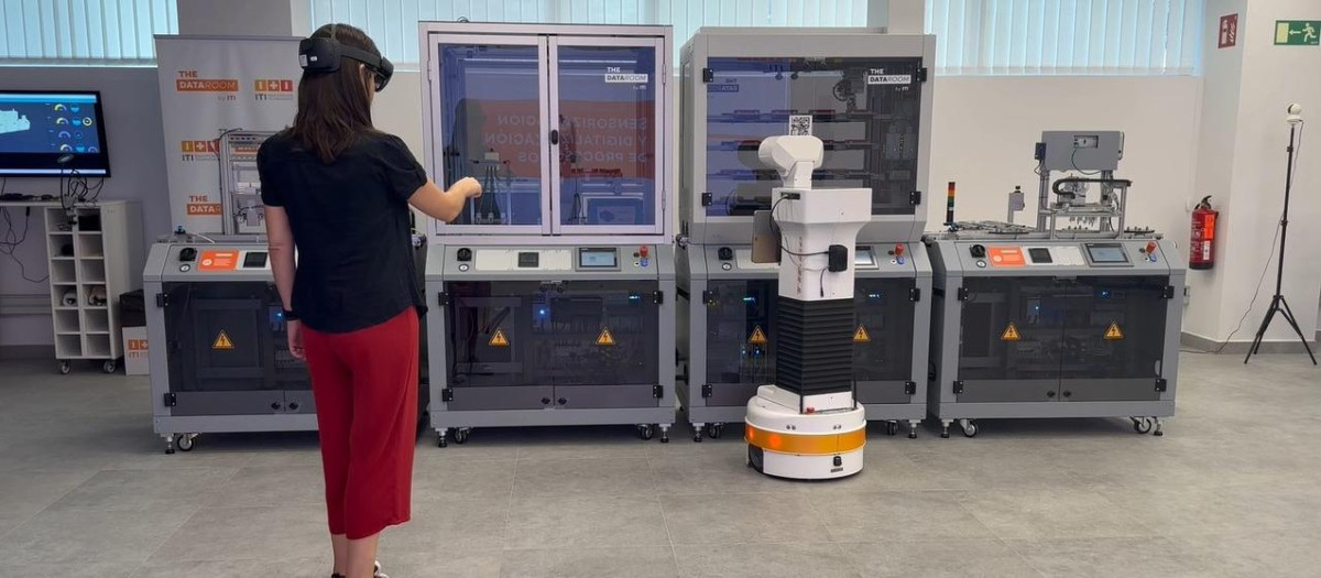 Imagen de archivo de mujeres trabajando en ITI