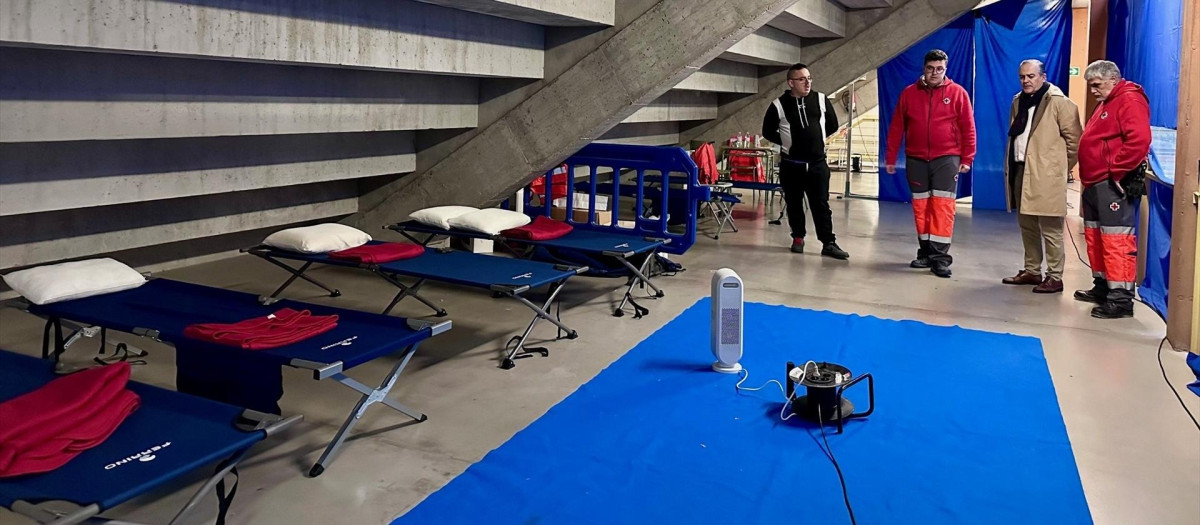 Visita al albergue de campaña establecido en el Polideportivo JAJE.

REMITIDA / HANDOUT por AYUNTAMIENTO
Fotografía remitida a medios de comunicación exclusivamente para ilustrar la noticia a la que hace referencia la imagen, y citando la procedencia de la imagen en la firma
11/2/2026