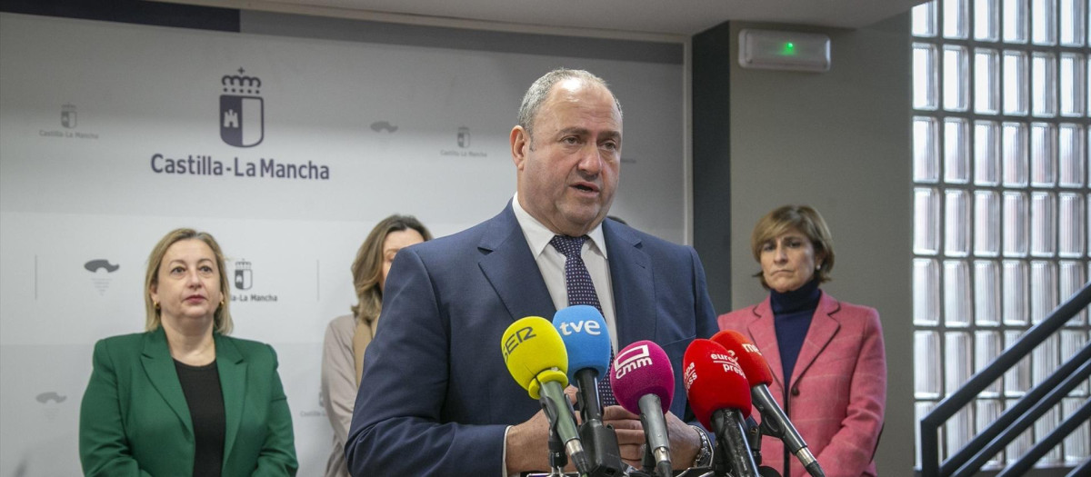 La consejera de Economía, Empresas y Empleo, Patricia Franco; y el consejero de Agricultura, Ganadería y Desarrollo Rural, Julián Martínez Lizán