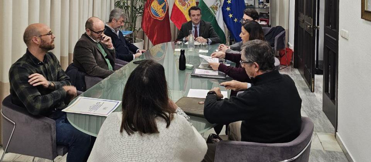 Reunión del alcalde con los vecinos afectados por la obra de la Ronda Norte de Córdoba