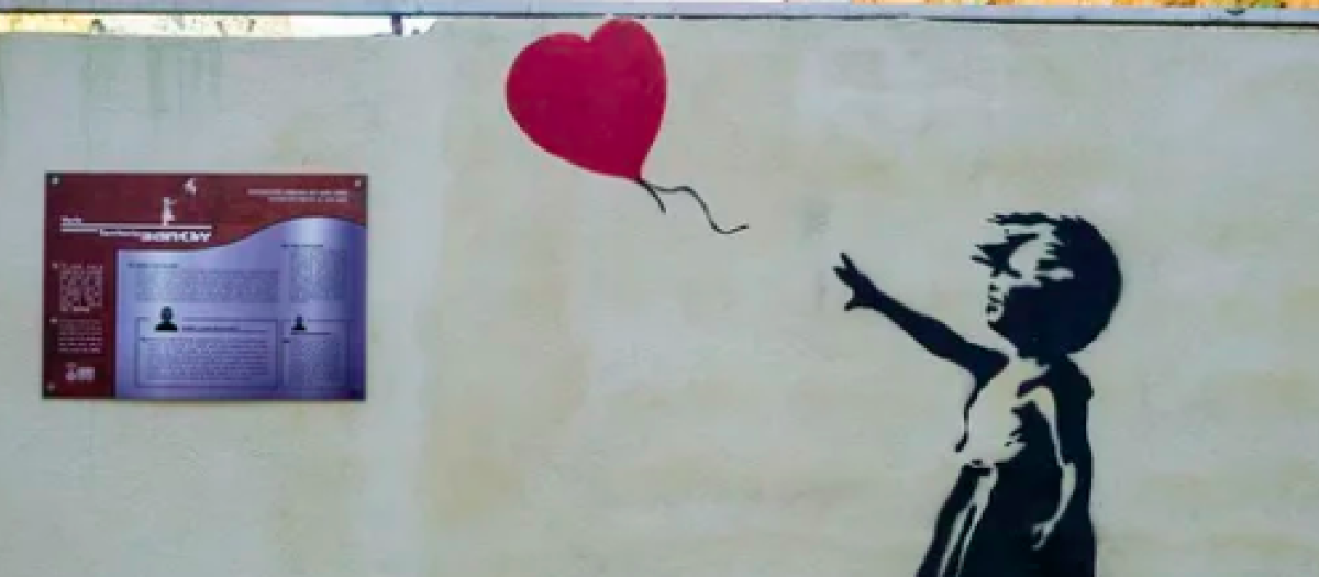 Uno de los murales, Niña con globo, que se puede disfrutar en la ruta