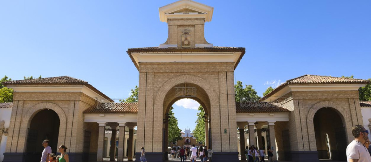 Albacete, Puerta de Hierros del Recinto Ferial