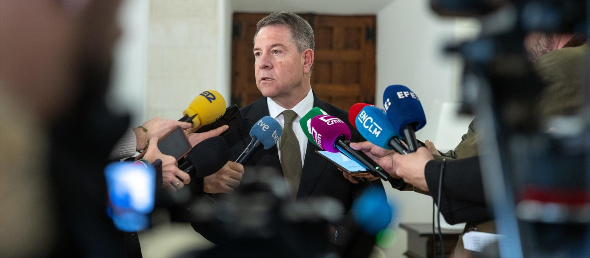 El jefe del Gobierno regional, Emiliano García-Page, atiende a los  medios en el Palacio de Fuensalida.

REMITIDA / HANDOUT por PIEDAD LOPEZ/JCCM
Fotografía remitida a medios de comunicación exclusivamente para ilustrar la noticia a la que hace referencia la imagen, y citando la procedencia de la imagen en la firma
12/2/2026