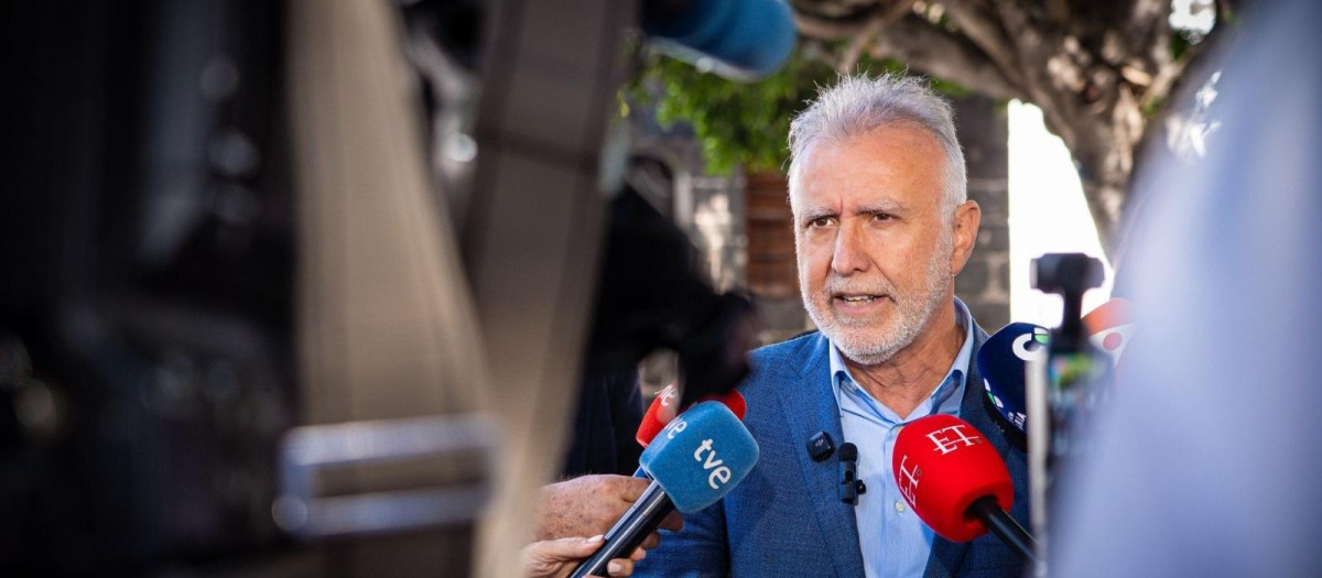 Torres garantiza el "compromiso" con la 'Agenda Canaria', pero pide a Clavijo que actúe en sus competencias

REMITIDA / HANDOUT por MINISTERIO DE POLÍTICA TERRITORIAL
Fotografía remitida a medios de comunicación exclusivamente para ilustrar la noticia a la que hace referencia la imagen, y citando la procedencia de la imagen en la firma
12/2/2026