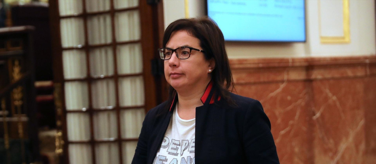 La diputada del Partido Popular Ana Vázquez Blanco durante una sesión plenaria en el Congreso de los Diputados, a 21 de noviembre de 2022, en Madrid (España). El proyecto de Presupuestos Generales del Estado de 2023 afronta en el Pleno del Congreso su fase decisiva antes de su aprobación y remisión al Senado, donde deberá completar su tramitación para entrar en vigor el 1 de enero. El debate se inicia con la discusión de todos los títulos y disposiciones del articulado de la ley, y se reanuda el martes, 22 de noviembre, con el desfile de los ministros del Gobierno de coalición para defender las cuentas de sus respectivos departamentos.

Isabel Infantes / Europa Press
21 NOVIEMBRE 2022;CONGRESO;PGE2023:
21/11/2022