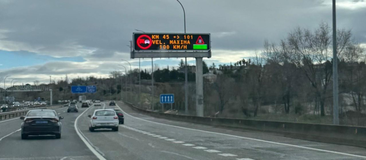 Con mal tiempo ya es habitual que la DGT reduzca los límites de velocidad en algunos tramos