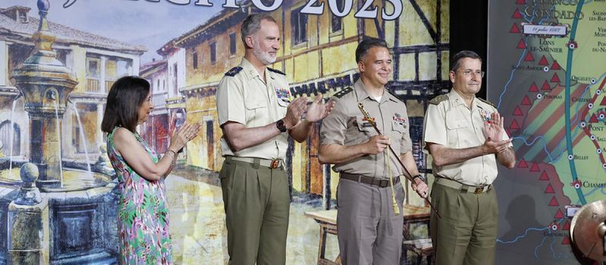 El Rey, la ministra de Defensa y el JEME durante la 60 edición de los Premios Ejército de Tierra