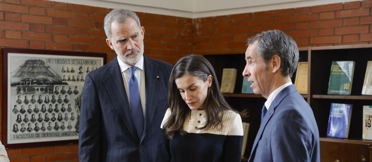 Los Reyes, este viernes en la exposición en memoria de Francisco Tomás y Valiente, asesinado por ETA hace 30 años