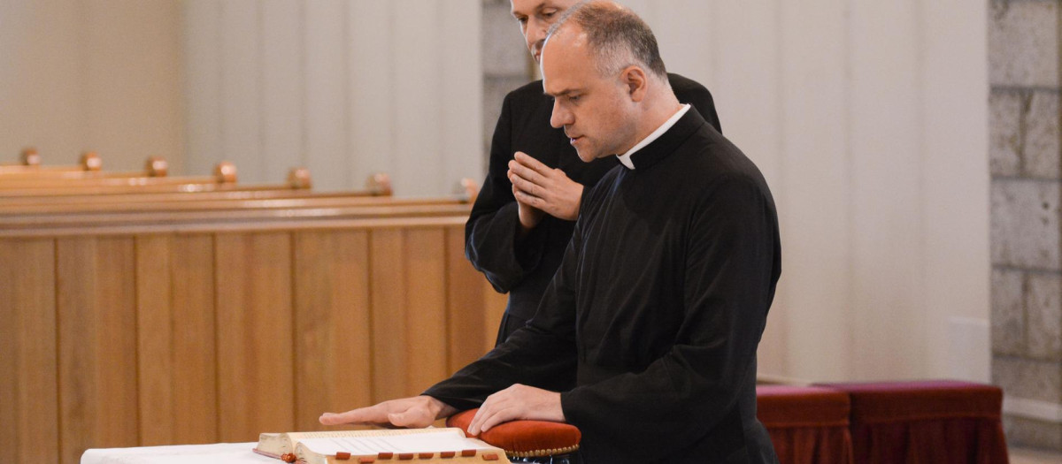 El italiano Davide Pagliarani es el superior general de la Fraternidad desde 2018