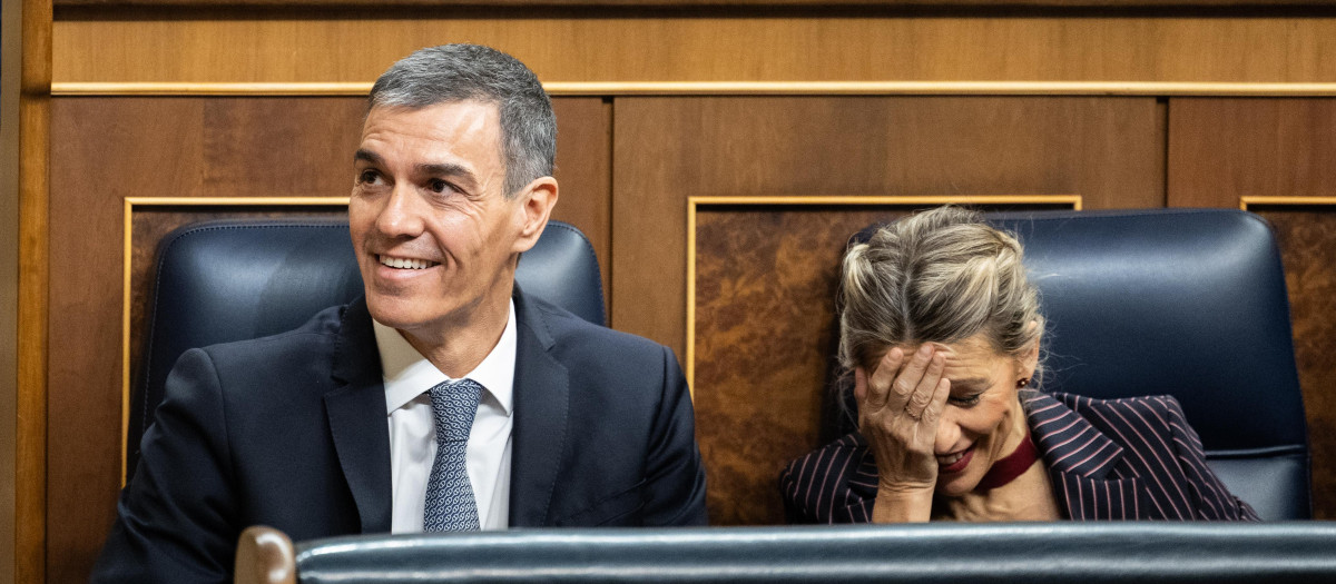 El presidente del Gobierno, Pedro Sánchez, y la vicepresidenta segunda y ministra de Trabajo y Economía Social, Yolanda Díaz