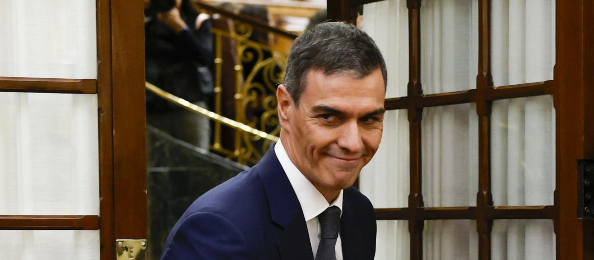 El presidente del Gobierno, Pedro Sánchez, saliendo del hemiciclo del Congreso el pasado miércoles