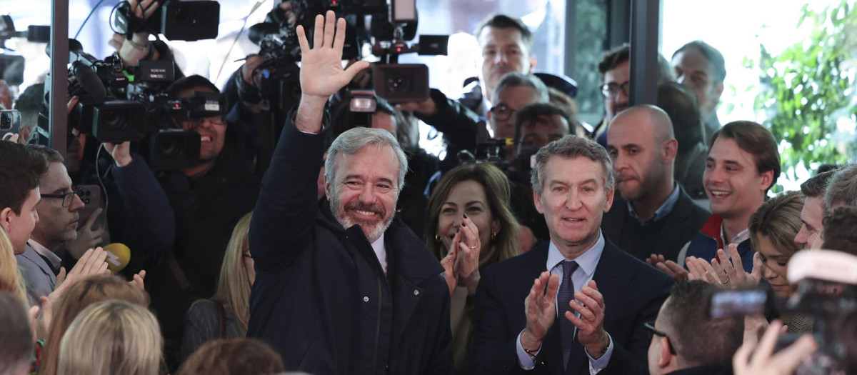 El presidente en funciones de Aragón, Jorge Azcón, junto al presidente nacional del PP, Alberto Núñez Feijóo
