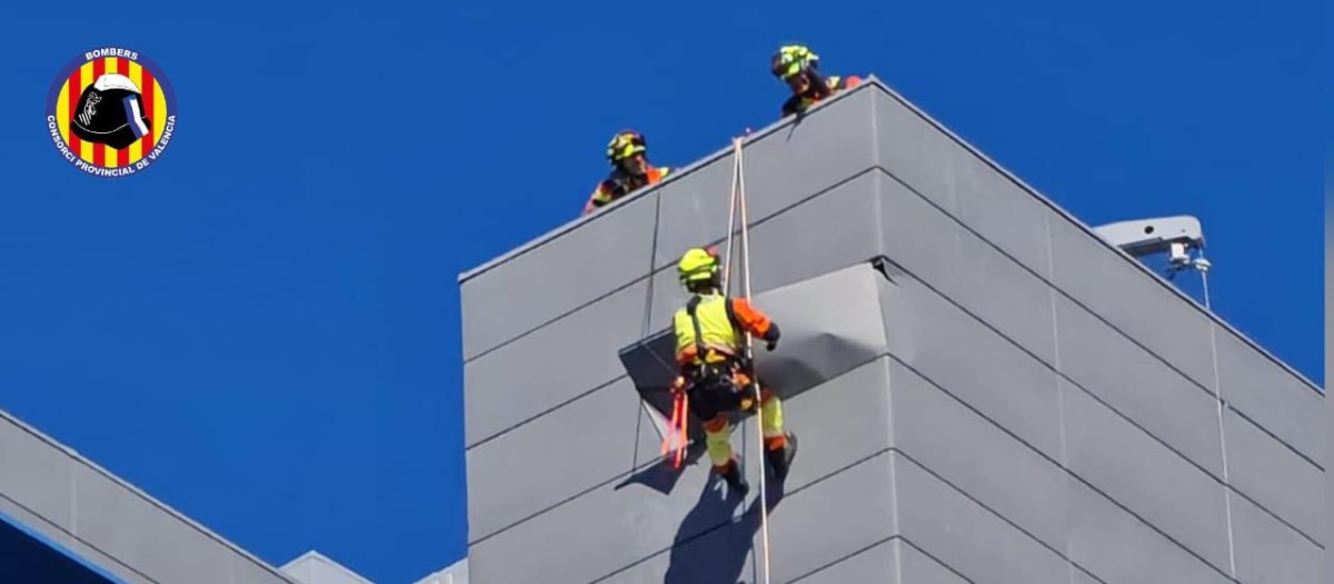 Imagen una actuación de los bomberos en la localidad de Liria