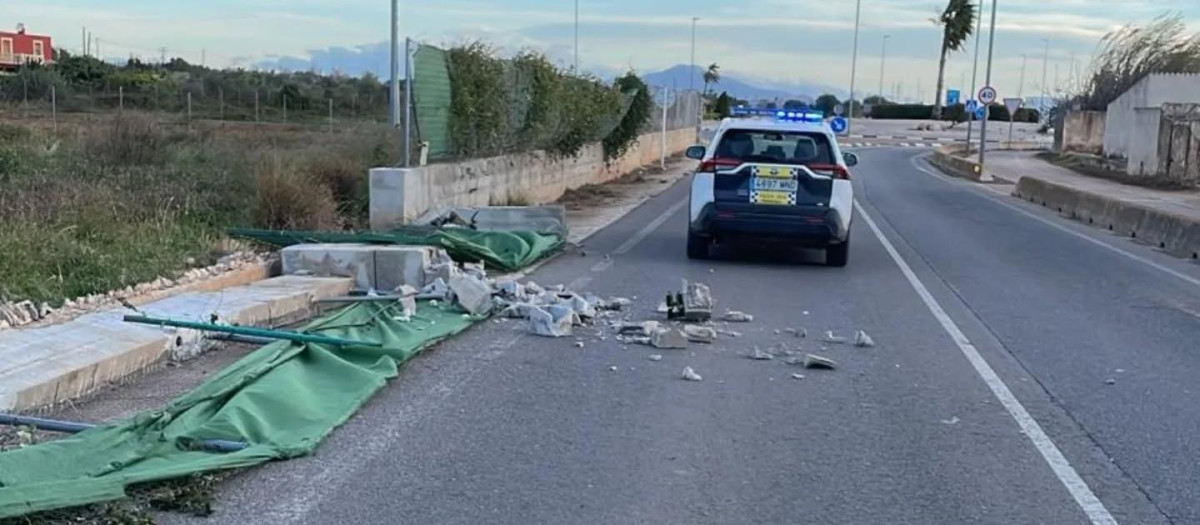 Imagen de los daños ocasionados por el viento de la borrasca Oriana en Peñíscola.