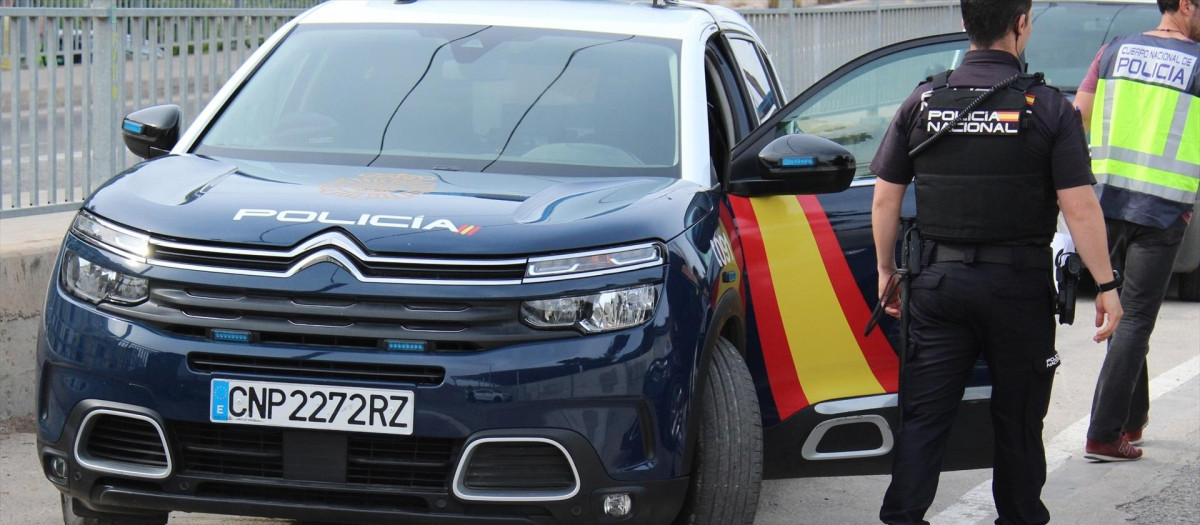 (Foto de ARCHIVO) Agente de la Policía Nacional.

REMITIDA / HANDOUT por POLICÍA NACIONAL
Fotografía remitida a medios de comunicación exclusivamente para ilustrar la noticia a la que hace referencia la imagen, y citando la procedencia de la imagen en la firma
06/4/2025