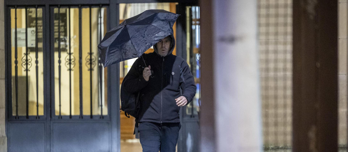 El exjefe de ETA, Garikoitz Aspiazu, Txeroki, a su salida de la prisión de Martutene, en San Sebastiá