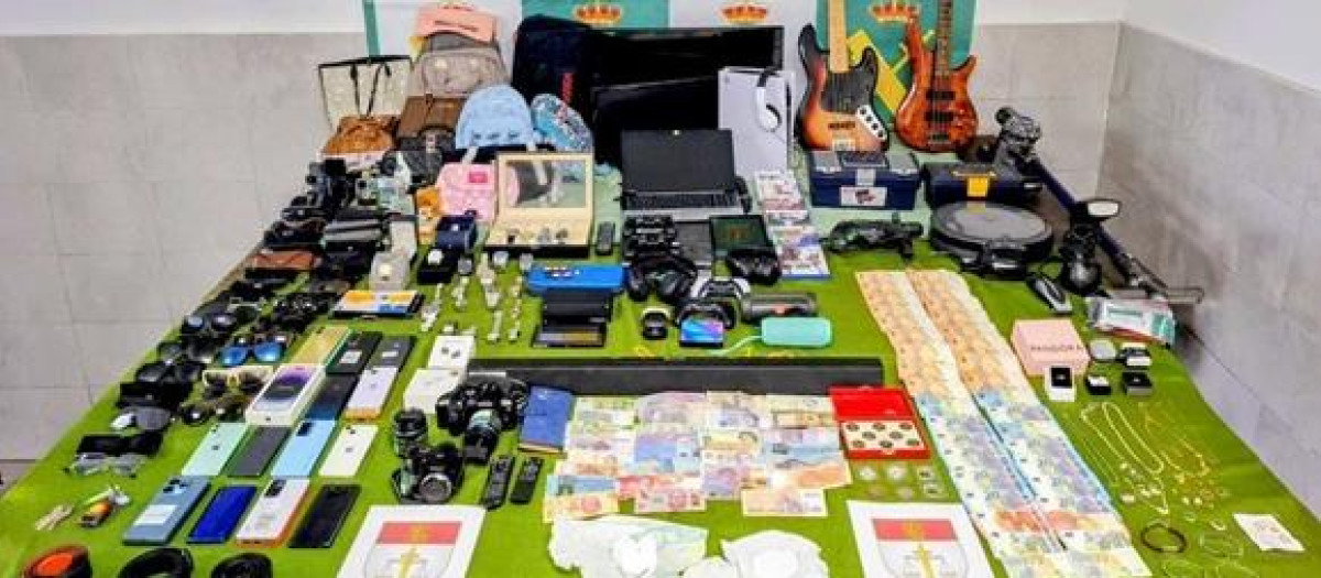 Imagen del botín recuperado por la Guardia Civil a un grupo arrestado por decenas de robos en Castellón.