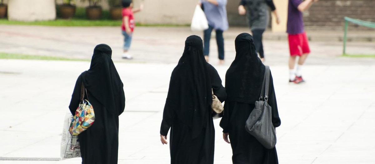 Kuala Lumpur, Malaysia - November 26, 2010: Local women dressed in a religious burka