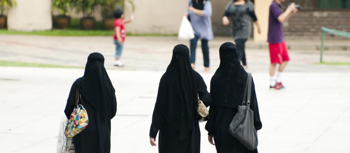 Kuala Lumpur, Malaysia - November 26, 2010: Local women dressed in a religious burka