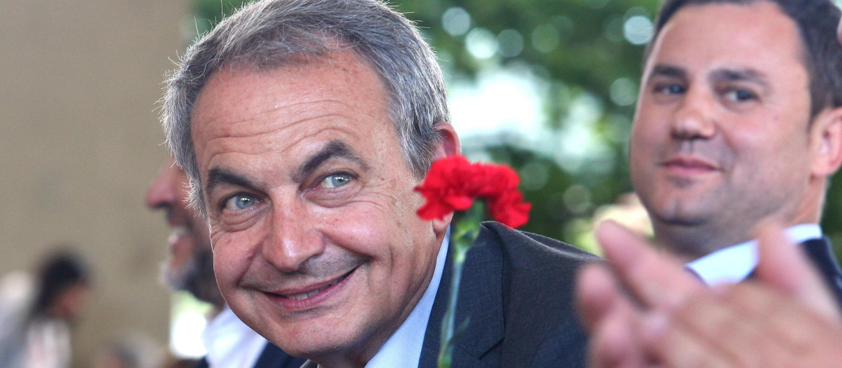 El expresidente del Gobierno, José Luis Rodríguez Zapatero, interviene en un mitin del PSOE en Ponferrada, en 2023