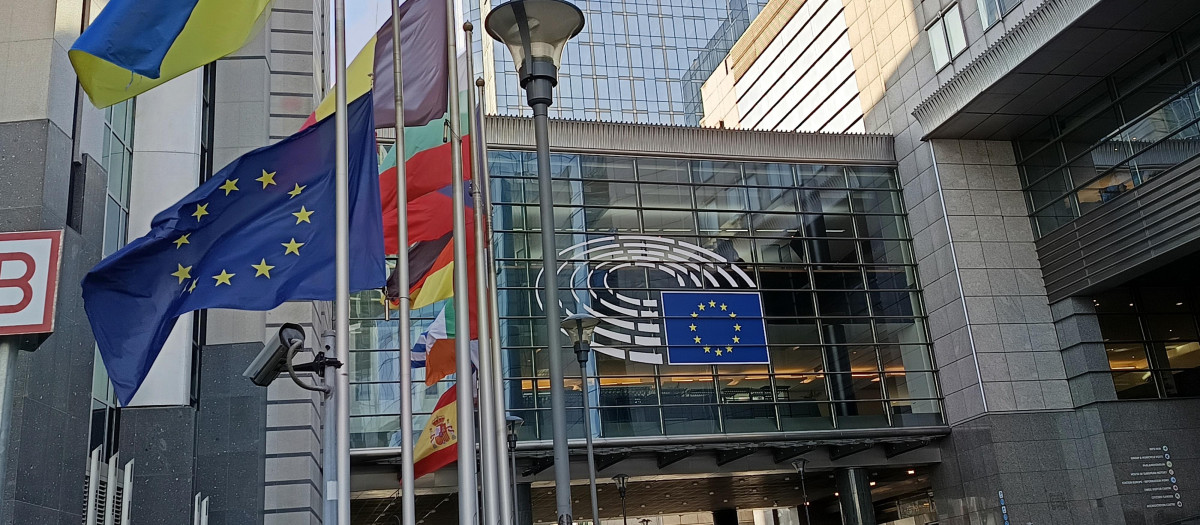 Entrada al Parlamento Europeo, donde se han desactivado las herramientas de Inteligencia Artificial