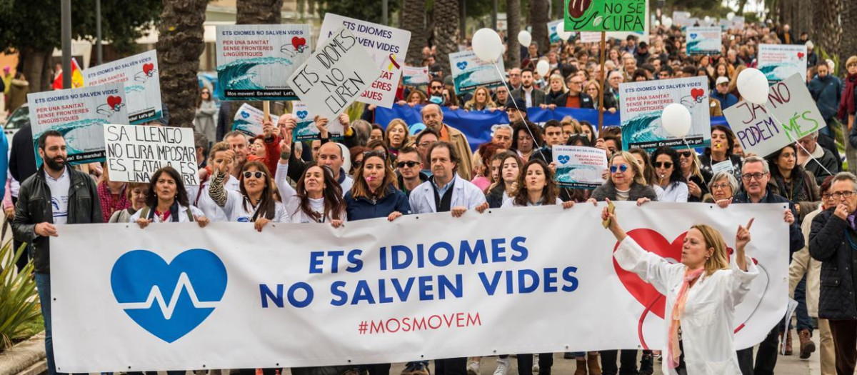 Manifestación organizada por la plataforma ciudadana Mos Movem contra el requisito lingüístico en 2018