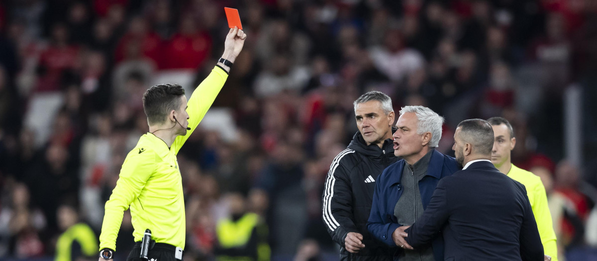 Momento de la expulsión de Mourinho en el partido