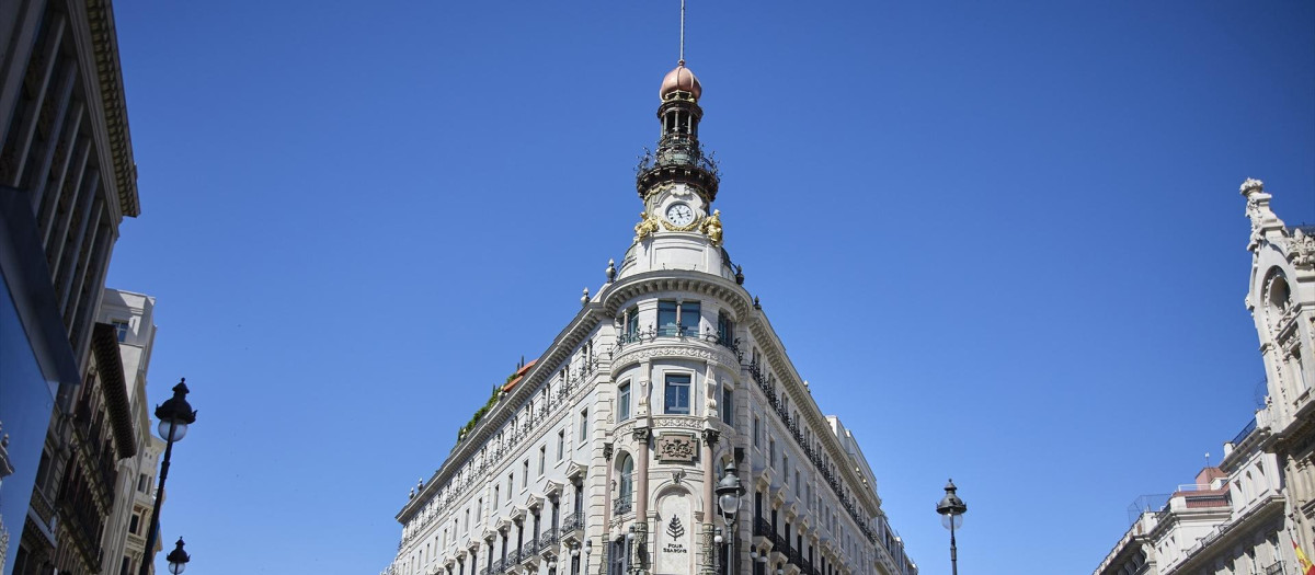 Vista exterior del hotel de lujo Four Seasons, en Madrid