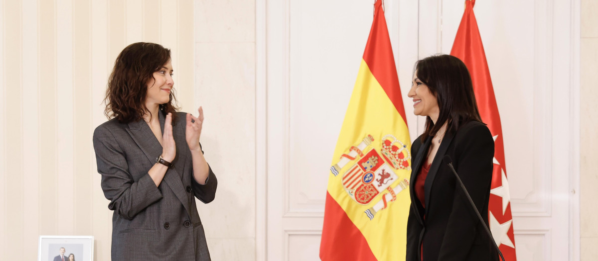 Isabel Díaz Ayuso y la nueva consejera de Educación, Mercedes Zarzalejo