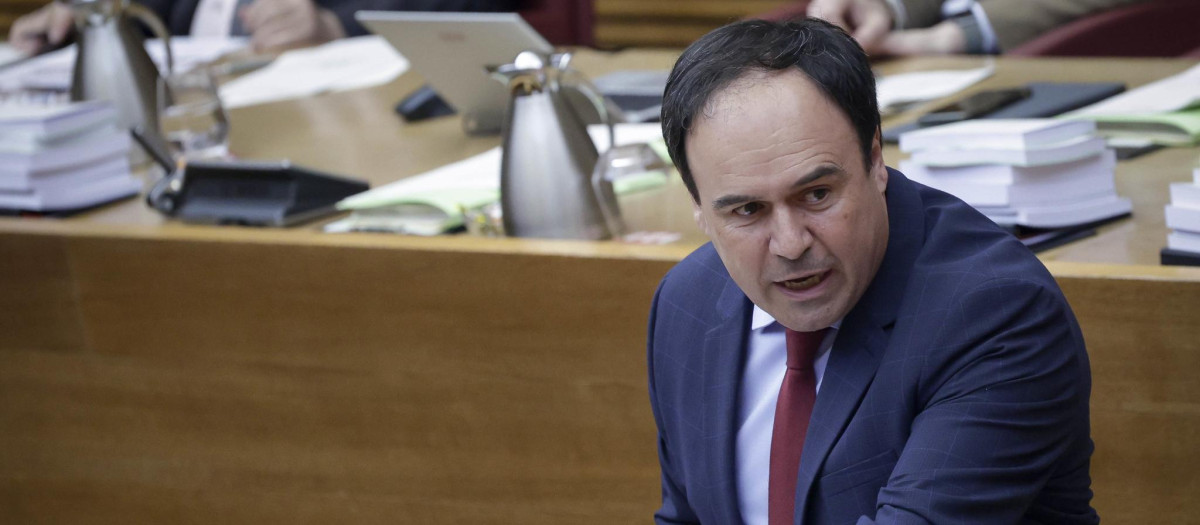 Imagen tomada este miércoles de Juanfran Pérez Llorca durante la sesión de control en las Cortes Valencianas