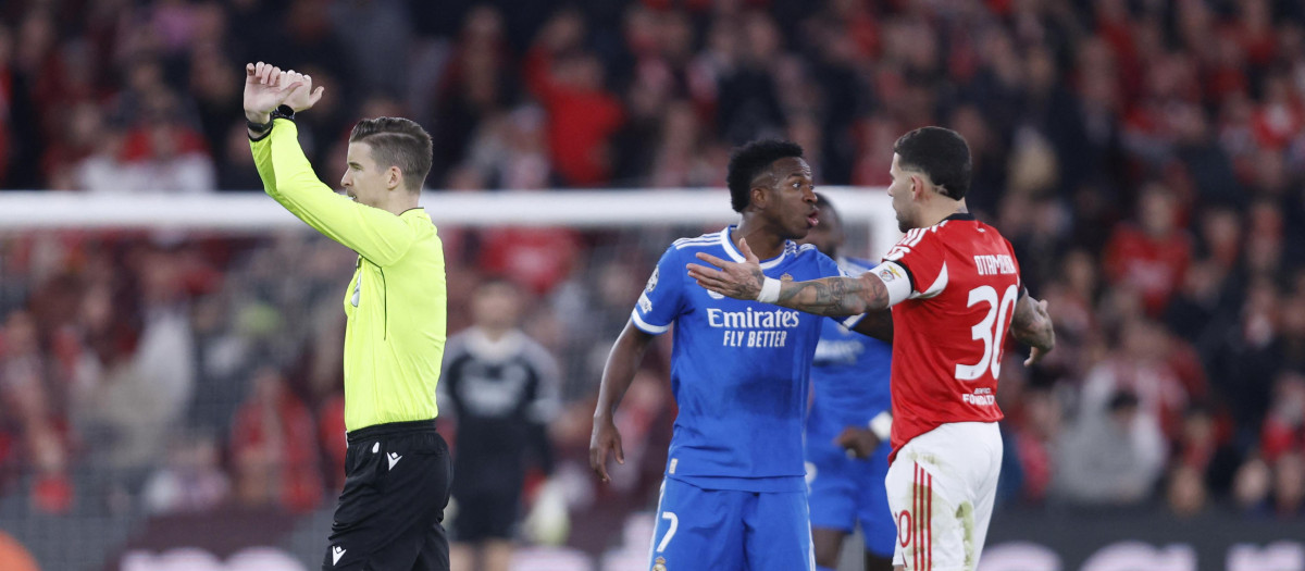 François Letexier detiene el encuentro tras el episodio racista a Vinicius