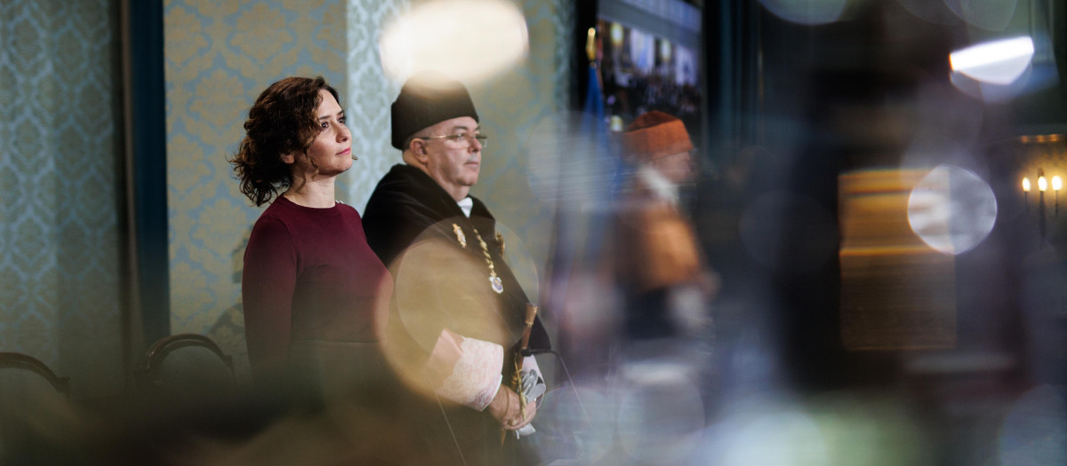 La presidenta de la Comunidad de Madrid, Isabel Díaz Ayuso, y el rector de Universidad Politécnica de Madrid, Guillermo Cisneros (Foto de archivo)
