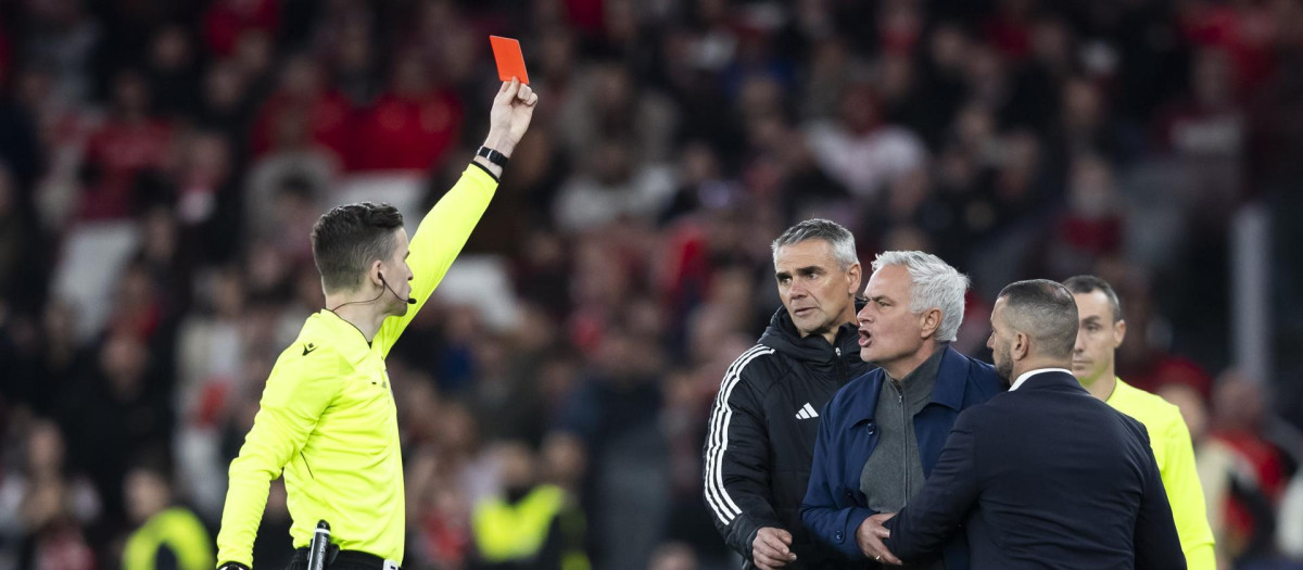 François Letexier expulsa a José Mourinho por pedir la segunda amarilla a Vinicius