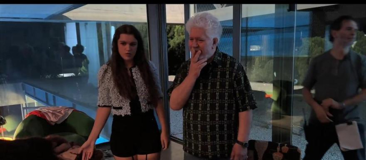 Amaia Romero, junto a Almodóvar
