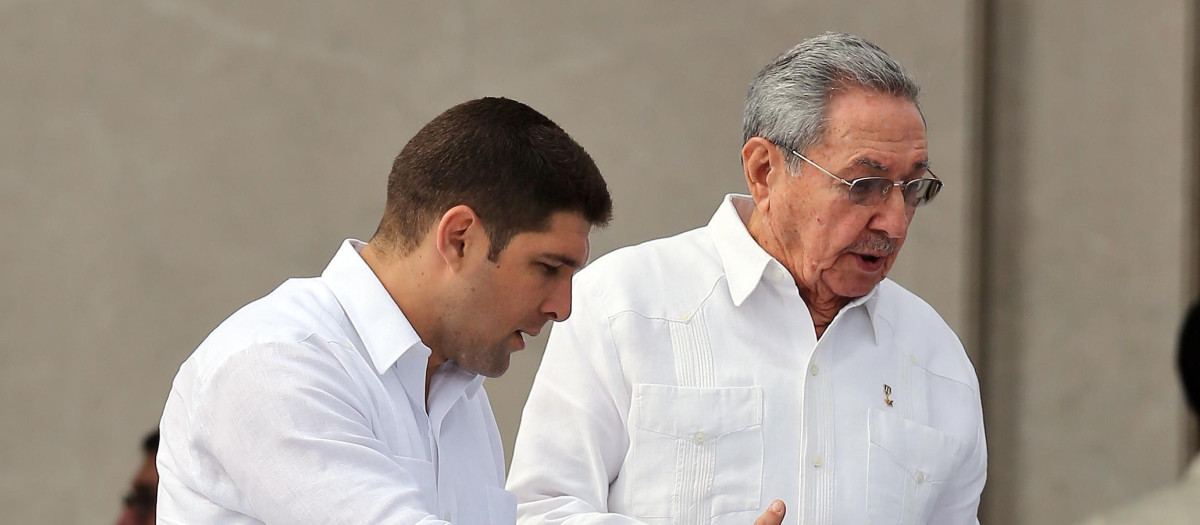 Raúl Castro y su nieto, Raúl Guillermo Rodríguez Castro, en una imagen de 2016