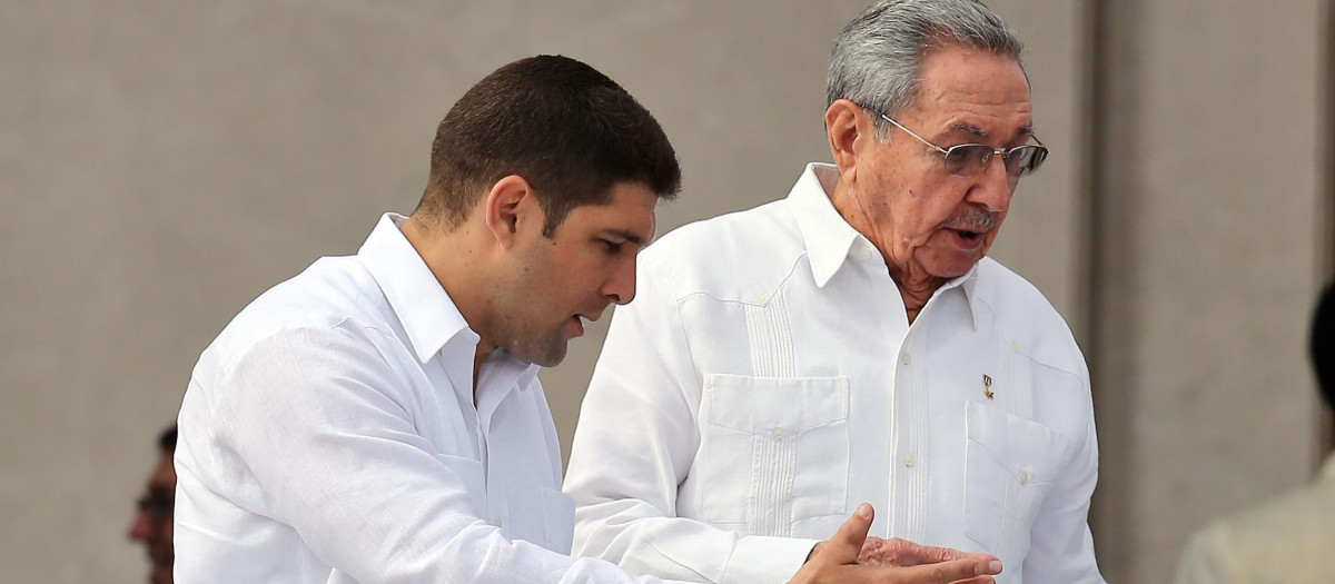 Raúl Castro y su nieto, Raúl Guillermo Rodríguez Castro, en una imagen de 2016