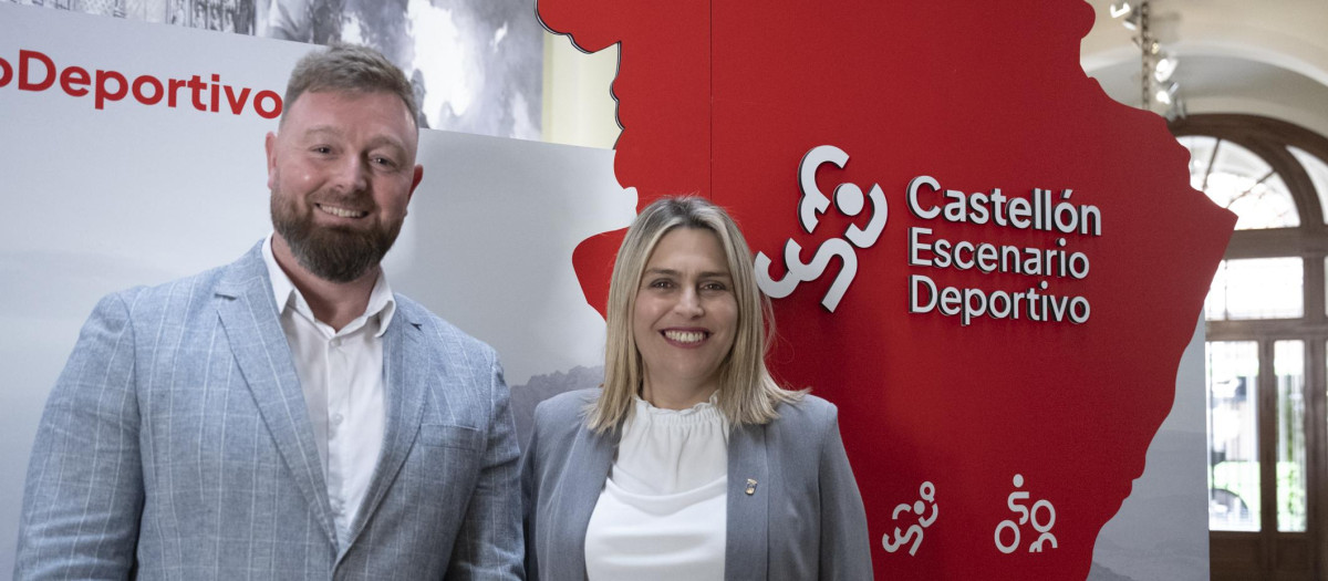 La presidenta Marta Barrachina con el diputado Iván Sánchez