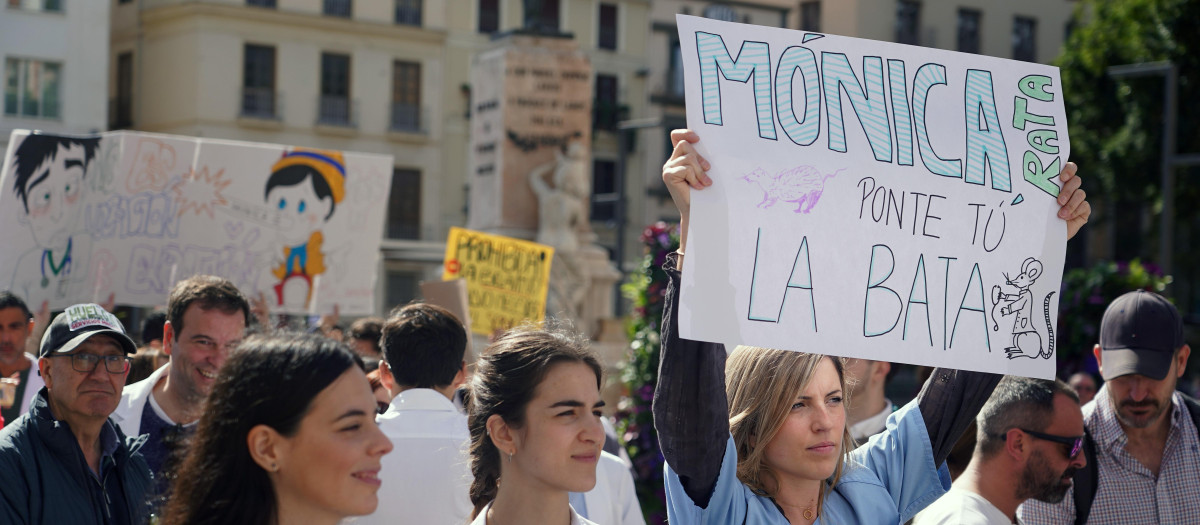 Manifestación de médicos contra el estatuto marco de Mónica García en Málaga