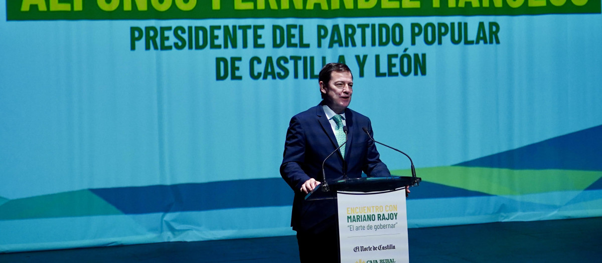 El candidato a la reelección a la Presidencia de la Junta de Castilla y León, Alfonso Fernández Mañueco interviene en el encuentro con Mariano Rajoy 'El arte de gobernar'