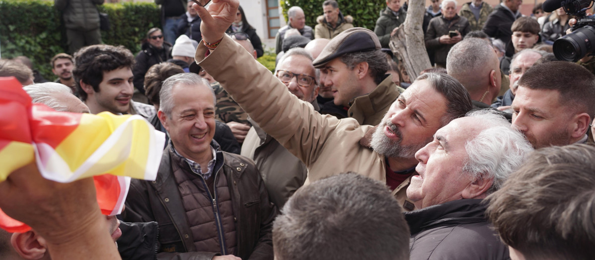 El presidente de Vox, Santiago Abascal, visita Peñafiel (Valladolid)