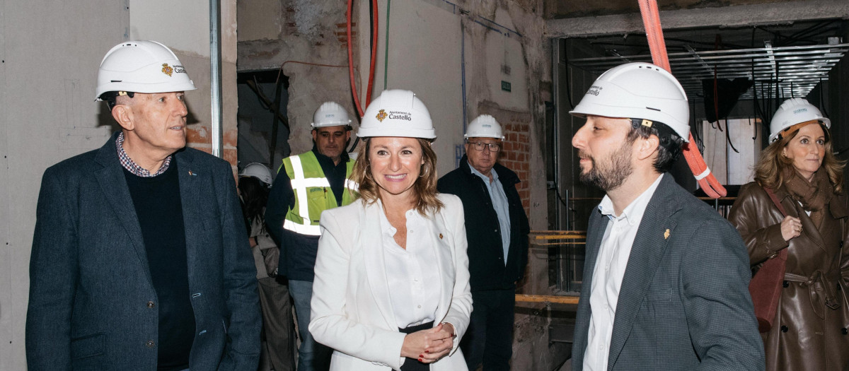 Carrasco durante su visita a las obras de la biblioteca de Castellón