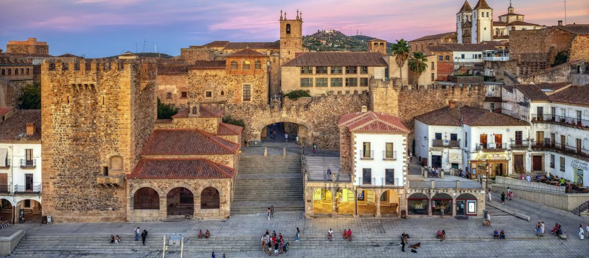 Plaza Mayor de Cáceres al atardecer